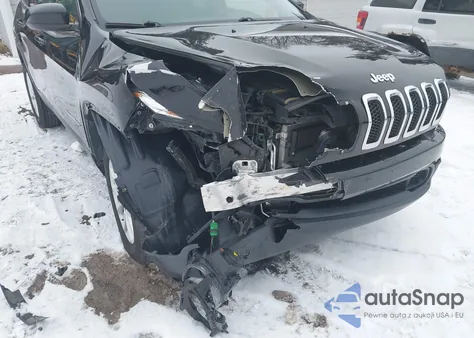 2017 Jeep Cherokee Latitude 4X4 z USA, uszkodzony, nr VIN 1C4PJMCB7HW606226